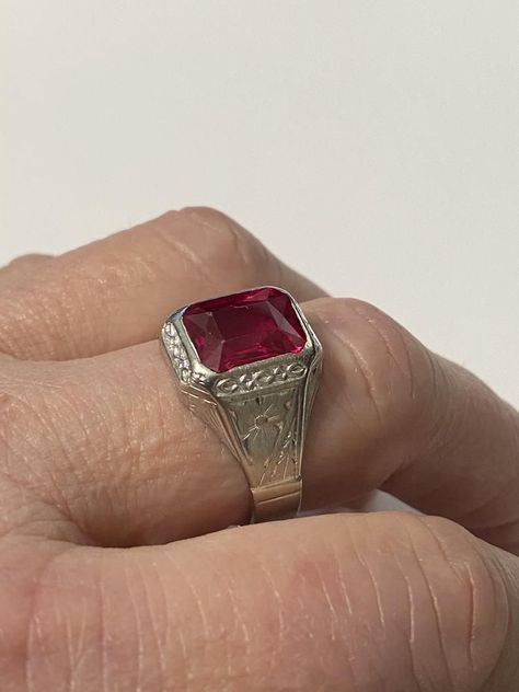 Antique Mens Rings, White Gold Ruby Ring, Mens Emerald Rings, Gold Ruby Ring, Ruby Ring Vintage, Ruby Ring Gold, Mens Rings Fashion, 5 Elements, Gold Rings Fashion