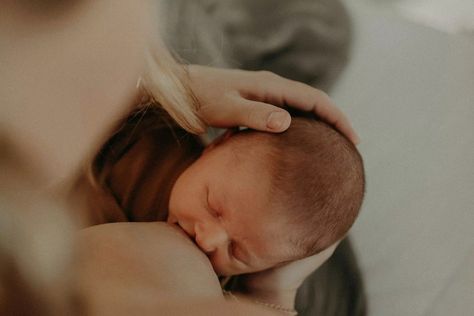 Breast Milk Storage Containers, Newborn Nursing, Breastfeeding Benefits, Mother Baby Nurse, Breastfeeding Positions, Neonatal Nurse, Advice For New Moms, Postpartum Doula, Postpartum Support