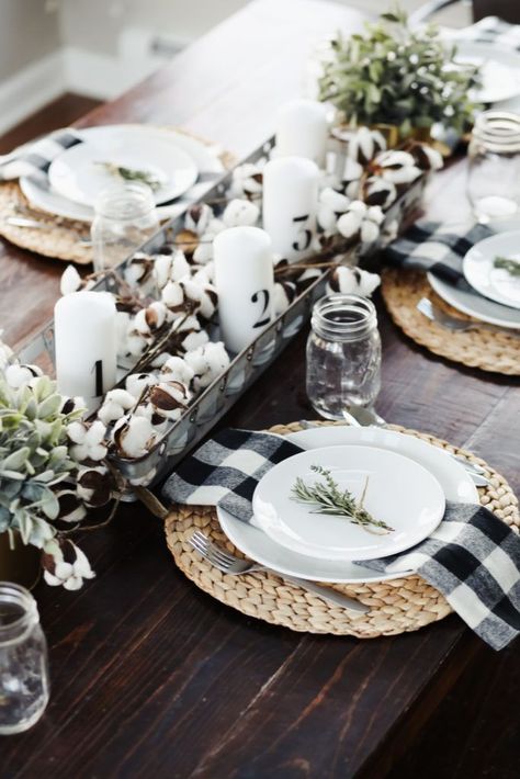 modern farmhouse thanksgiving tablescape | DIY fall decor for the living room Farmhouse Thanksgiving, Dining Room Decorating, Thanksgiving Tablescape, Tafel Decor, Table Setting Ideas, Thanksgiving Tablescapes, Tablescape Ideas, Bright Homes, Table Scapes