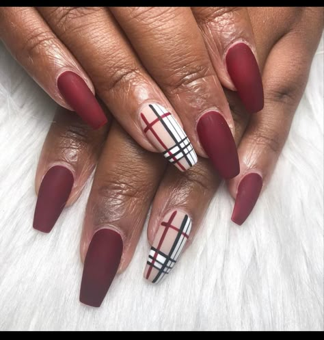 Maroon Burberry Nails, Burberry Print Nails, September Nails Designs Coffin, Burnt Orange Plaid Nails, Burgundy Nails With Accent Nail, Plaid Nail Art Christmas, Fall Nails For November, Fall Christmas Nail Designs, Flannel Nail Design