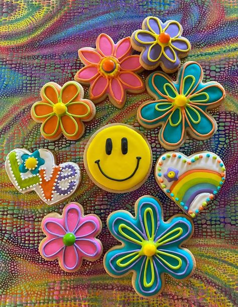 60s Theme, Cookie Glaze, Flower Sugar Cookies, Decorating Flip Flops, Cookies Birthday, Hippie Birthday, Unicorn Cookies, Happy Food, Flower Cookies