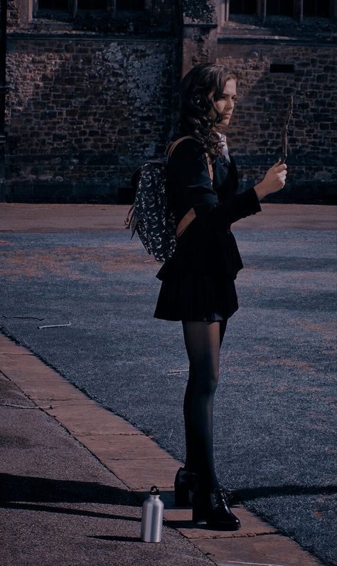 Vampire School Aesthetic, Vampire Academy Aesthetic, Boarding School Aesthetic, Hogwarts Uniform, Rose Hathaway, Outfit Boots, Ravenclaw Aesthetic, The Heist, Girl Grunge