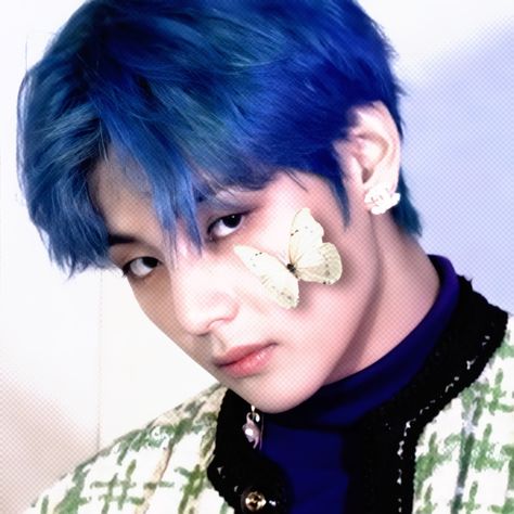 Taehyung Blue Hair Aesthetic, V Bta, Bts Jungkook Birthday, Hair Icon, Taehyung Photoshoot, 영감을 주는 캐릭터, V Taehyung, Blue Aesthetic, Foto Bts