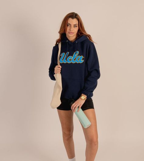 Off to class ✌ Shop Varsity: http://ow.ly/foWm50MAb5e #UCLA #Varisty #UCLAhoodie #sweaterweather #UCLAstudent #ncaa #schoolfits #ootd #outfitinspo #outfit Boathouse Hoodies, Ucla Logo, Ucla Hoodie, Ucla Sweatshirt, Hoodie Aesthetic, School Fits, High End Fashion, House Boat, Sweater Weather