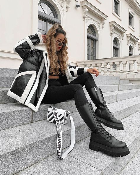 How To Style Chunky Boots, Style Chunky Boots, Chunky Knit Top, Outfit Botas, Platform Combat Boots, Flattering Outfits, London Outfit, Casual Outfit Inspiration, Stylish Work Outfits