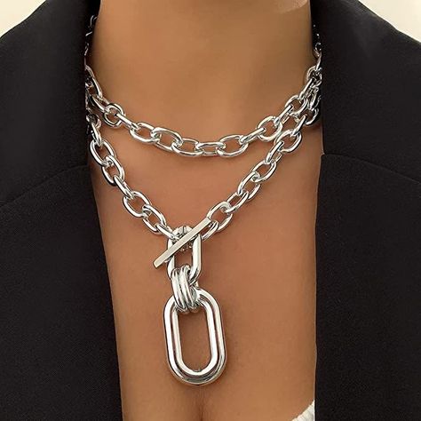 Silver Chain Jewelry Aesthetic, Stile Punk Rock, Chunky Choker Necklace, Buckle Necklace, Women Choker Necklace, Thick Chain Necklace, Night Train, Chunky Chain Necklaces, Style Goals