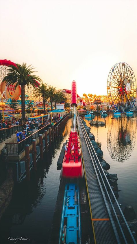 Photo: @dannysframe on Instagram #Disneyland #californiaadventure #california #park #incredicoaster #pixar #Pier #ferriswheel #ride #Rollercoaster #attraction #water #reflection #mickey #disney #photo #wallpaper #instagram #aesthetic #photography #sunset #palm #trees Pier Wallpaper, Trip Manifestation, Disneyland Wallpaper, Adventures Wallpaper, Disney Core, Park Pics, Pixar Pier, Aesthetic California, Sunset Palm Trees