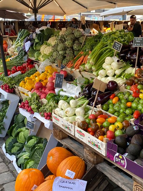 Fruit Farmers Market Aesthetic, Vegetable Market Aesthetic, Black Farmers Market, Farmers Market Vision Board, Food Markets Aesthetic, Fresh Food Market Aesthetic, Fresh Fruit Market, Fresh Fruit And Vegetables Aesthetic, Colorful Fruits And Vegetables