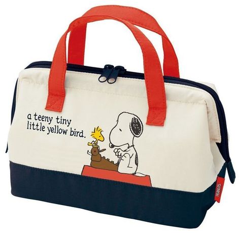 Snoopy Purse, Snoopy Bag, Snoopy Items, Woodstock Charlie Brown, Charles Schulz, Snoopy Pictures, Painted Bags, Cooler Lunch Bag, Charlie Brown Peanuts