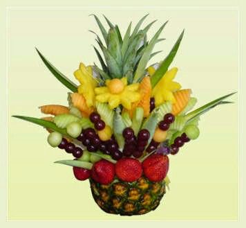 Arreglo Edible Fruit Arrangements, Pork Hock, Fruit Centerpieces, Fruit Creations, Decorações Com Comidas, Fruit Displays, Fruit Arrangements, Edible Arrangements, Food Carving