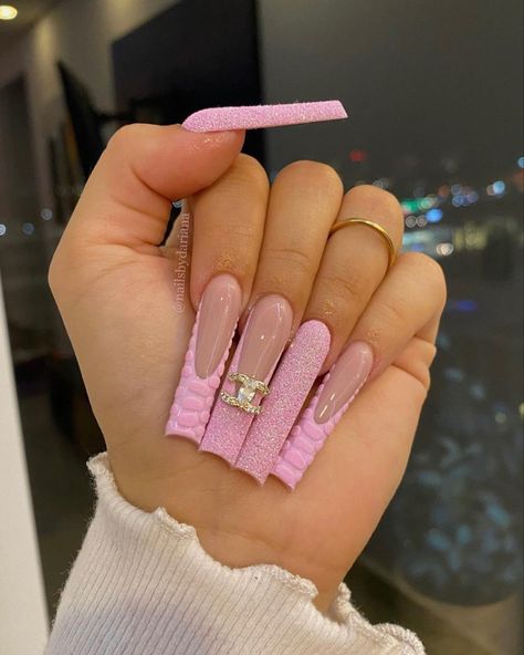 Pink French Tip Crocodile Nails, Long Nails Ideas Coffin, Pink French Tip Long Acrylic Nails, Acrylic Nails Chanel Design, Acrylic Nails Designs Long, Cute Long Nails Ideas Art Designs, Very Long Nails Acrylic, Nail Art Designs Crocodile, Acrylic Nails Crocodile