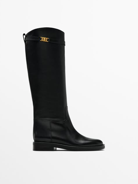 Shop Massimo Dutti riding-style boots in black. Find great deals on shipping & returns on the latest luxury fashions from top brands and designers. Equestrian Boots Outfit, Flat Boots Outfit, Riding Boot Outfits, Riding Boots Fashion, Massimo Dutti Women, Elegant Boots, Coach Boots, Equestrian Boots, Trending Boots