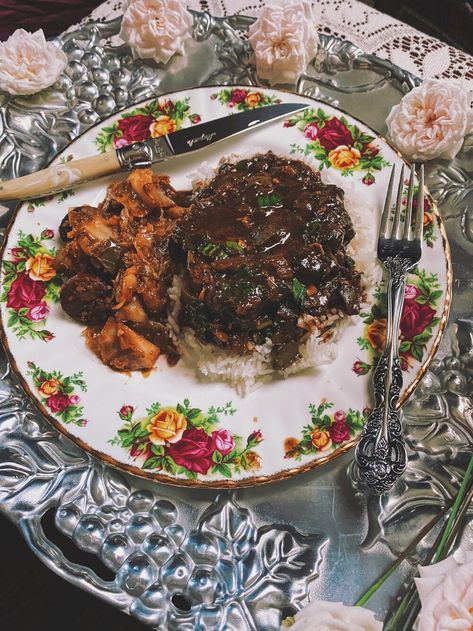 Cast Iron And Lace, Cajun Steak, Steak Rice, Grilled Peppers And Onions, Rice And Gravy, Steak And Rice, Cajun Food, Cajun Creole Recipes, Steak And Mushrooms