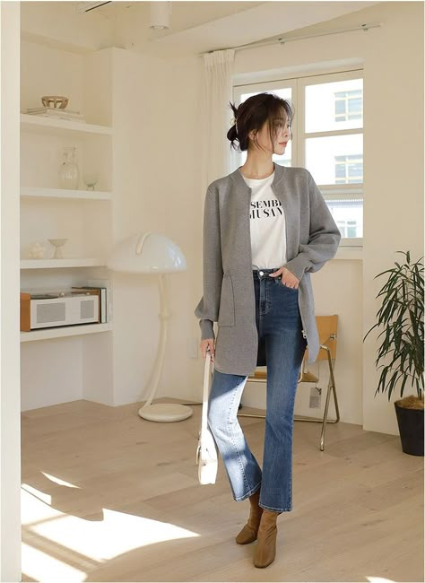 Korean Style Korean Fashion Spring Outfit Ideas Women’s Knitwear Knitwear Sweaters Korean Knitwear Outfit, Korea Outfits, Korean Clothing Brands, Knitwear Sweaters, Korean Fashion Ideas, Trendy Outfit Ideas, Top Korean, Women's Cardigans, Casual Trends