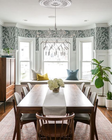 Renovation Husbands, Victorian Dining Room, Wallpaper Dining Room, Wallpaper Dining, Bold Living Room, Dining Room Victorian, Dining Room Renovation, Dining Room Wallpaper, Dining Room Remodel