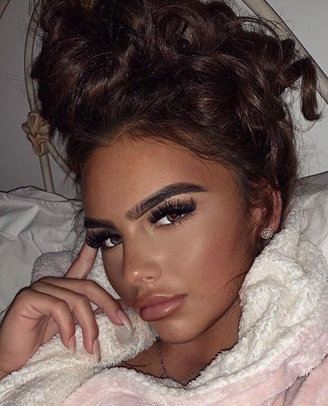 Chavvy Makeup, Chav Makeup Look, Chav Outfits, Makup Looks, Latina Hair, Light Makeup Looks, Natural Makeup Looks, Glam Makeup, Girls Makeup