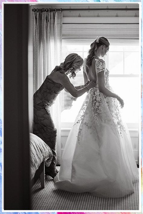 Looking to capture stunning shots on your big day? Check out these 10 wedding photography ideas and tips to make your wedding album unforgettable! From candid moments to creative poses, these tips will help you create timeless memories. Picture Wedding Ideas, Wedding Photo Groups List, Wedding Picture Editing Styles, Wedding Shots Photography Photo Ideas, Wedding Mother Daughter Pictures, Photography For Wedding, Bride Photo Ideas Wedding Day, Wedding Inspo Pictures Family, Inspo Wedding Photos