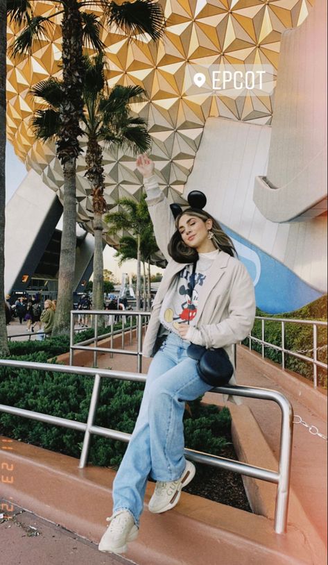 Disney Ootd Winter, Walt Disney World Outfits Winter, Halloween At Disneyland Outfits, Casual Disney Outfits Winter, Disneyworld Outfits Winter, Cute Disney Outfits For Women Winter, Orlando Outfits Winter, Disney World In January Outfits, Modest Disney Outfits