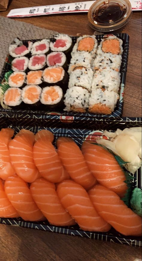 Tuna Roll, Sushi Salmon, Tuna Roll Sushi, Sushi Nigiri, Salmon Nigiri, Make Sushi, Spicy Salmon Recipes Sushi, Spicy Salmon Sushi Roll Recipes, Sushi Astethic Pic