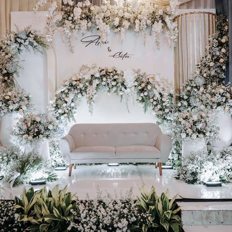 In Indonesia we called "Kuade" there are several theme of Kuade, but this is Minimalist Kuade Design Weddings Background, Dekor Akad, Emerald Wedding Decor, Mehndi Stage Decor, Dekor Pelaminan, Outdoor Wedding Backdrops, Nikah Decor, Wedding Background Decoration, Simple Wedding Decorations