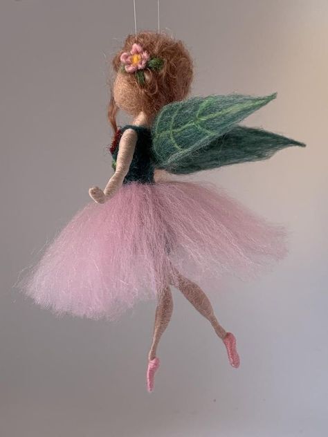 Fairy Diy Crafts, Felted Fairy, Dolls Handmade Diy, Felt Angel, Needle Felting Diy, Needle Felted Christmas, Fairy Art Dolls, Yarn Dolls, Felt Fairy