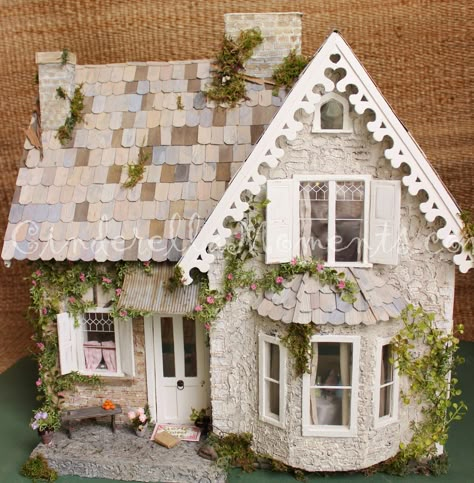 Cinderella Moments: Wiltshire Cottage Dollhouse House Magazine, Cottage Dollhouse, Cinderella Moments, Doll House Plans, Glitter Houses, Cardboard House, Putz Houses, Miniature Rooms, Dollhouse Ideas