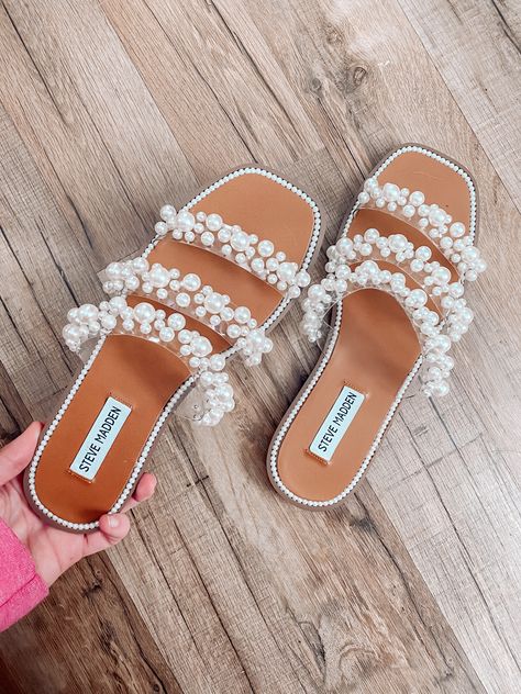 Steve Madden Sandals, Shoe Obsession, Fashion Bloggers, Slip On Sandal, Steve Madden, Sandals, Quick Saves