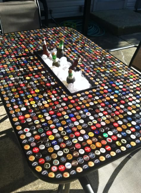 Bottle Top Table Beer Caps, Bottle Top Tables, Beer Cap Table, Beer Bottle Cap Crafts, Bottle Cap Ideas, Beer Cap Art, Bottle Cap Table, Bottle Cap Projects, Diy Wood Furniture