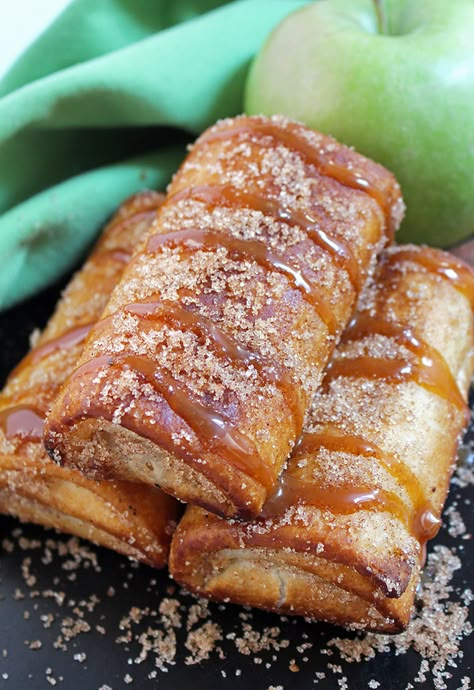 Apple Chimichangas, Chimichanga Recipe, Fall Desserts Easy, Healthy Vegan Snacks, Apple Dessert Recipes, Apple Dessert, Mexican Dessert, Apple Desserts, Caramel Apple