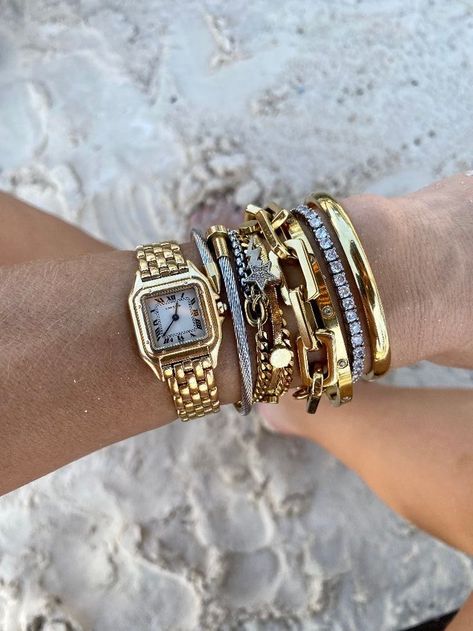 Gold Girl, Chunky Jewelry, Dope Jewelry, Jewelry Essentials, Classy Jewelry, Funky Jewelry, Stacked Jewelry, Jewelry Lookbook, Girly Jewelry