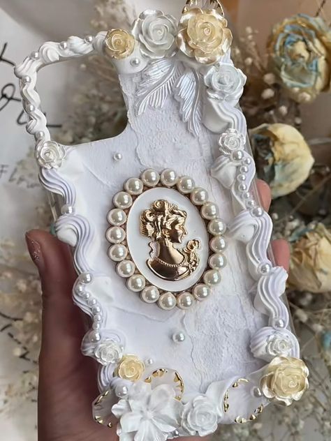 Decoden Phone Case for All Brand, White and Gold Roses Baroque Decora Phone Case, Handmade iPhone 14 Case, Samsung, Android All model available. Leave messages for us if your model is not list above. Decoden Phone case need 10-15 days to dry out. We will send out your package as soon as possible. ❗️About Product - Every decoden product is made by hand, so we can not guarantee that the product will as same as the one in picture, and there may have some small differences and imperfections. So every product is unique, and I think this is the charm of handwork.  - Please keep away from children and pets and advise them not to put it into there mouths.  - You can wash it or wipe it but do not put decoden products under direct sunlight or high temperature.  - We do not accept any returns and exc Red Decoden Phone Case, Deco Phone Cases Whipped Cream, Brown Decoden Phone Case, Custom Phone Cases Ideas, Kawaii Decoden Phone Case, Decoden Cream Phone Case, Gold Phone Case, Decoden Case, Handmade Phone Case