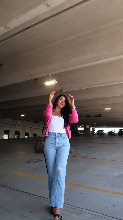 Pink Crop Cardigan Outfit, Crop Top Cardigan Outfit, Hot Pink Tank Top Outfit, Hot Pink Cardigan Outfit, Open Sweater Outfit, Outfit With White Shirt, Pink Tank Top Outfit, Pink Tank Tops Outfit, Chunky Cardigan Outfit