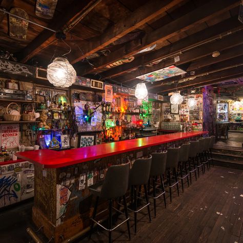 Best Dive Bars in America - Men's Journal Bar Background Design, Dive Bar Interior Design, Home Dive Bar Ideas, Basement Dive Bar Ideas, Dive Bar Decor, Nyc Dive Bar Aesthetic, Basement Dive Bar, Rock Bar Design, Old Bar Aesthetic