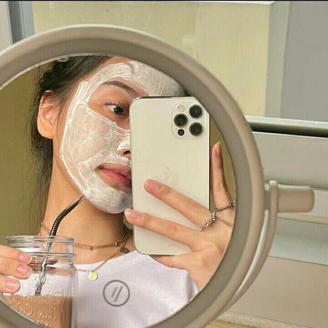 Mask Selfie Ideas, Mask Selfie, Mirror Mask, Me Aesthetic, Face Mask Aesthetic, Mask Aesthetic, Selfie Poses Instagram, Facial Skin Care Routine, Pretty Skin Care