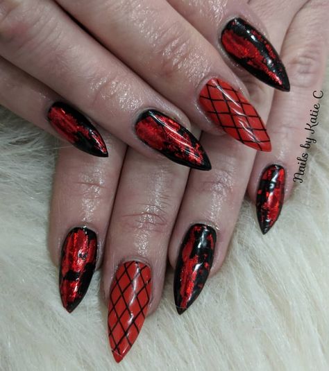 Fishnet Nail Design, Moulin Rouge Nails, Red And Black Stiletto Nails, Red And Black Almond Nails, Black Nails 2023, Red And Black Nail Designs, Nails With Foil, Fishnet Nails, Red And Black Nail