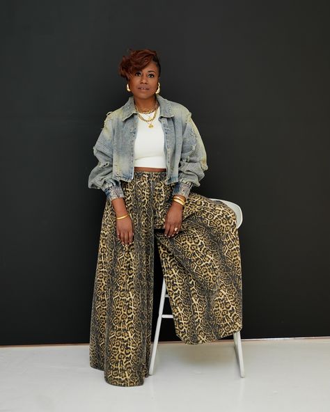 Mixing comfort and bold style with these leopard gaucho denim pants! Perfect for a day out or a night on the town—where chic meets playful. 🐆✨ #GauchoDenim #LeopardPrint #FashionFlex #BoldAndBeautiful Leopard Pants Outfit Black Women, Gaucho Pants Outfit, Leopard Print Clothes, Leopard Top Outfit, Leopard Pants Outfit, Mom Outfits Fall, Dress Pants Outfits, Spiritual Fashion, Gaucho Pants