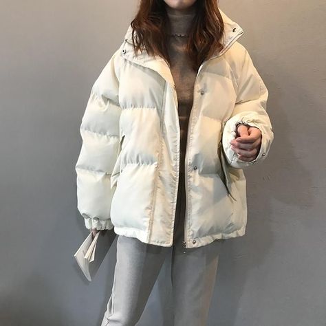 cd0dce8fca267bf1fb86cf43e18d5598desc37149197ri Korean Winter Outfits, Vintage Denim Jacket, Puffy Jacket, Winter Jackets Women, Winter Coats Jackets, Korean Outfits, Winter Fashion Outfits, 11 11, Jacket Outfits