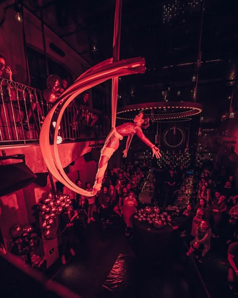 Silk&steel on Instagram: “Some snaps from Aerial acrobatics night last Thursday ✨ #aerialsilks #aerialist #flying #acrobat #performance #showtime” Aerial Silks Circus, Aerial Silks Performance, Circus Performer Aesthetic, Aerial Arts Photography, Silk Dancing Aerial, Aerialist Aesthetic, Acrobatics Poses, Acrobat Aesthetic, Aerial Hoop Aesthetic