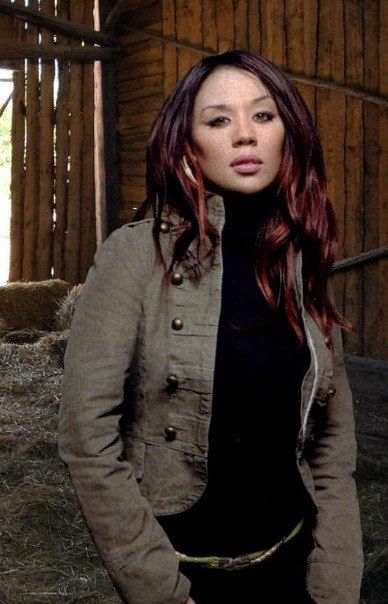 Sugababes 2.0: Photoshoot (2005) – 153 foto's | VK Mutya Buena, Alt Girl, Love Ya, Beautiful Style, Female Singers, Turtle Neck, Quick Saves