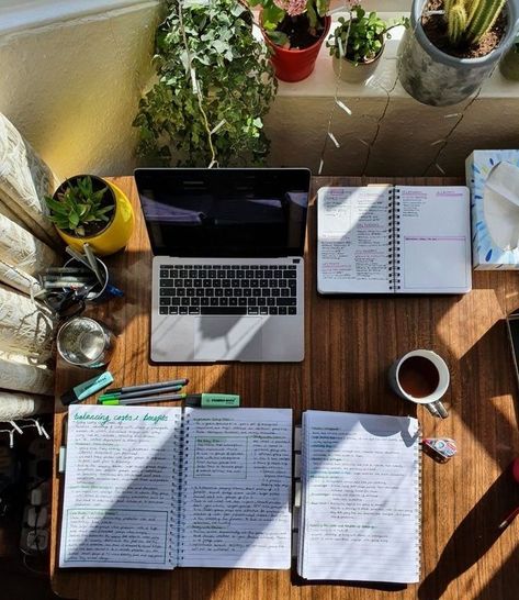 Work Desks, Study Vibes, Study Organization, Study Board, Studying Life, Romanticizing School, Academic Motivation, Workspace Inspiration, Study Motivation Inspiration