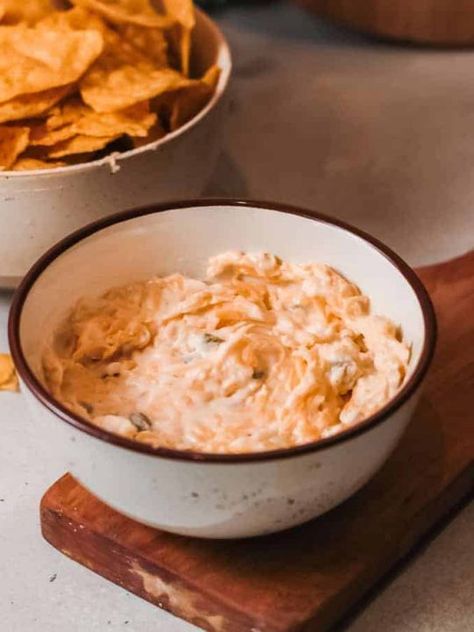 Old Fashioned Pimento Cheese Recipe, Cheese Dip Recipe, Spicy Dip, Cheese Dip Recipes, Breakfast Pastries, Recipes Appetizers And Snacks, Low Carb Eating, Cheese Spread, Yummy Dips