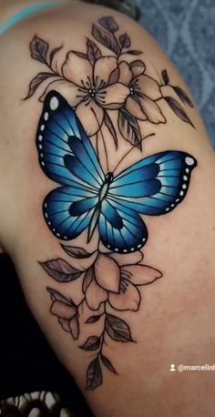 Tattoo Papillon, Purple Butterfly Tattoo, Butterfly Tattoos Images, Rose And Butterfly Tattoo, Blue Butterfly Tattoo, Tattoo Designer, Butterfly Tattoo On Shoulder, Turtle Tattoo Designs, Hand Tattoos For Girls