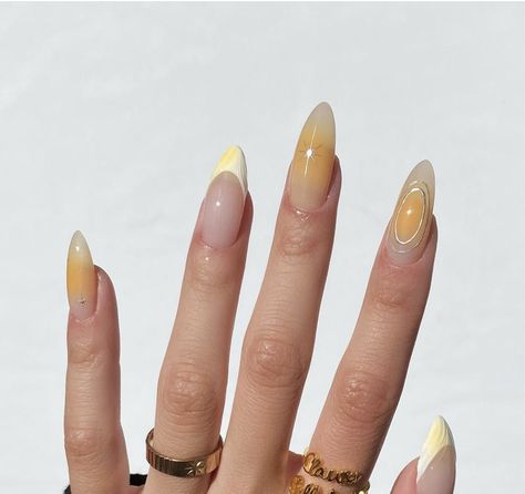 Yellow Aesthetic Nail Designs, Yellow White Ombre Nails, Silver And Yellow Nails, Jelly Yellow Nails, Yellow Inspo Nails, Yellow Sun Nails Design, Yellow Airbrush Nails, Butter Yellow Nails With Design, Nail Yellow Design