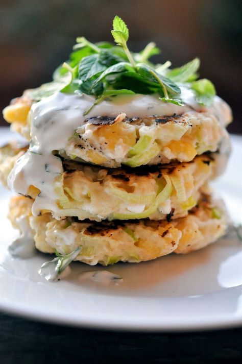 Corn Fritter Recipes, Leek Recipes, Fritters Recipe, Corn Fritters, Fritter Recipes, Leeks, Side Dish Recipes, Veggie Recipes, Quick Meals