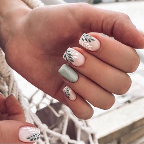 Trendy Christmas Nails, Gucci Nails, Nail Practice, Green Nail, Bride Nails, Neutral Nails, Dope Nails, Short Acrylic Nails, Best Acrylic Nails