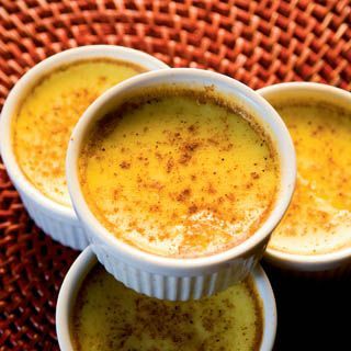 Baked custard, a dessert of milk, sugar, eggs and vanilla, is a tasty treat during the holidays and beyond. Baked Custard Recipe, Baked Custard, Custard Desserts, Custard Recipes, Egg Custard, Pudding Desserts, Köstliche Desserts, Fresh Milk, Fresh Strawberries