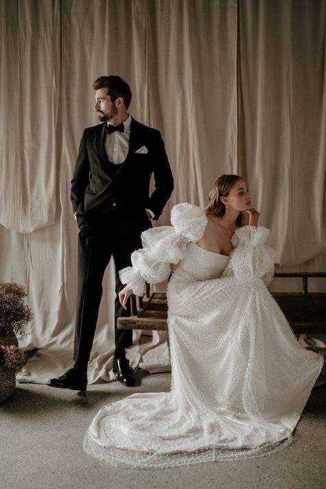 Wedding Model Photography, Couple Dress Photoshoot, Wedding Styled Shoot Inspiration, Cool Bride Style, Editorial Bridal Shoot, Fashion Wedding Photography, Styled Shoot Wedding, Bridal Model, Editorial Bride