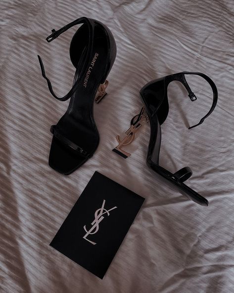 Ysl Girl Aesthetic, Saint Laurent Aesthetic, Ysl Girl, Gossip Girl Aesthetic, Shoes Aesthetic, Ysl Shoes, Saint Laurent Paris, Gossip Girl, Sandals Heels