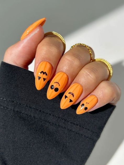 Cut Halloween Nails, Single Color Nail Designs, Almond October Nails, Late Summer Nail Ideas, Cute September Nails, Best Summer Nails, Summer Nails Ideas, Festive Nail Designs, Cute Nail Colors