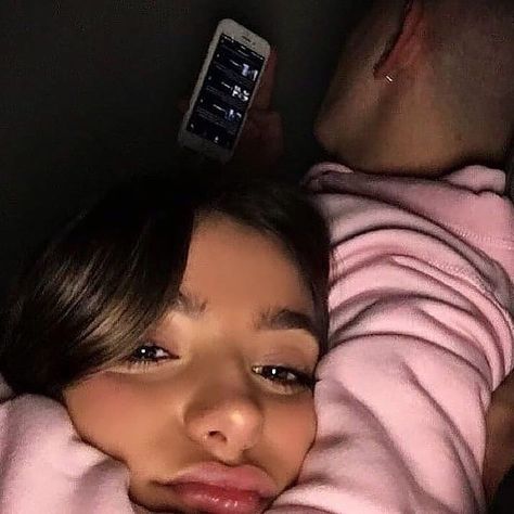 Relationship goals ❤️ on Instagram: “Is that too clingy? 😜 Let us know in the comments! ✌ . . . 📷 Unknown, dm us. . . #couplegoals #couplegoals❤ #couplegoals💑 #couplegoals❤️…” Clingy Boyfriend Aesthetic, Clingy Couple, Clingy Boyfriend, Fall Back In Love, Mafia Families, Falling Back In Love, Cute Text Messages, Healthy Marriage, Blind Dates